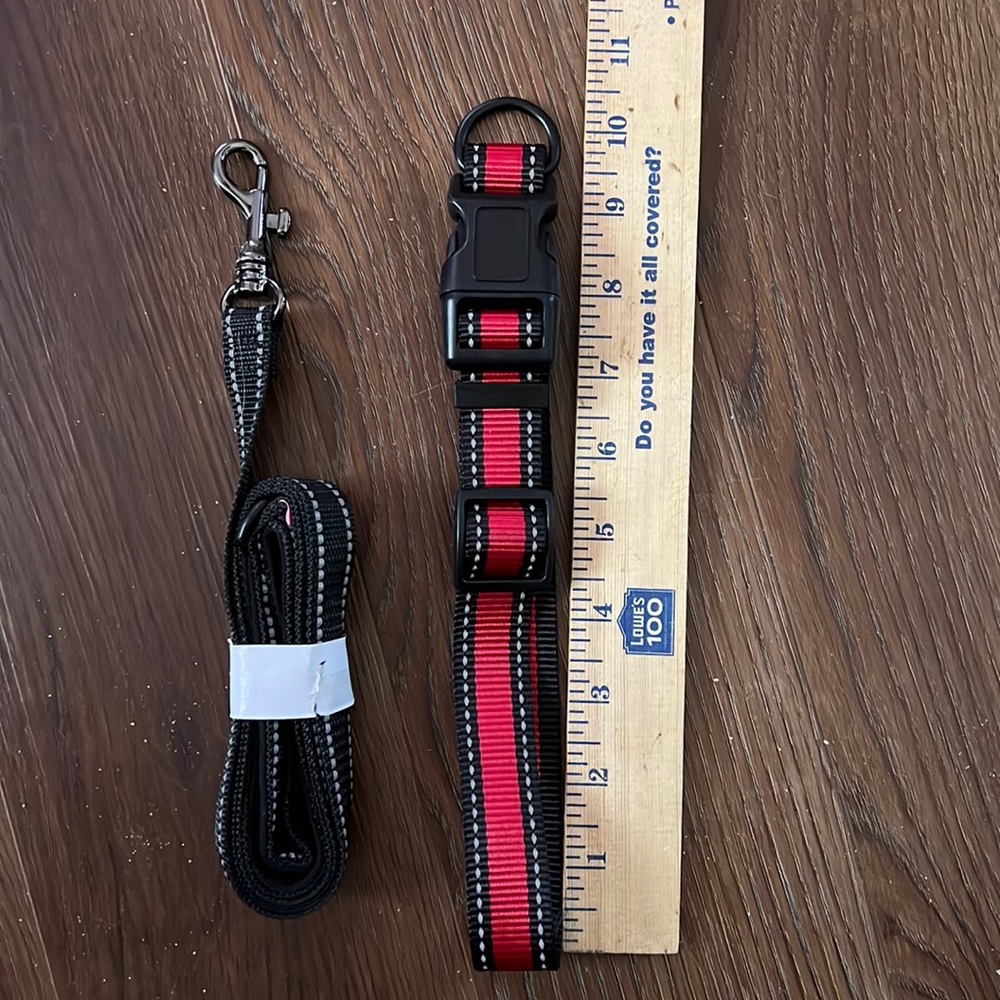 NWOT Adjustable red and black dog collar and leash